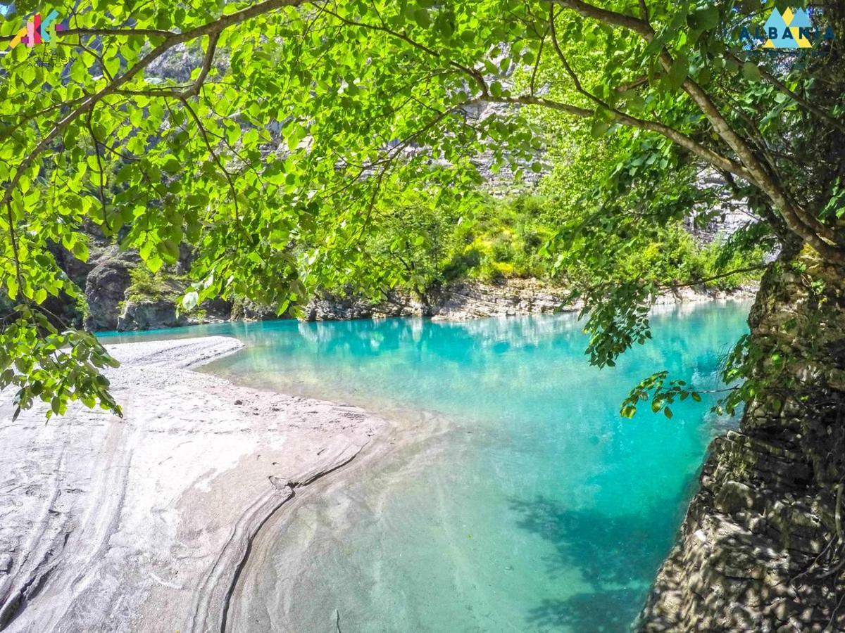 Park Blini Shala River Moll' e Shoshit Exterior foto